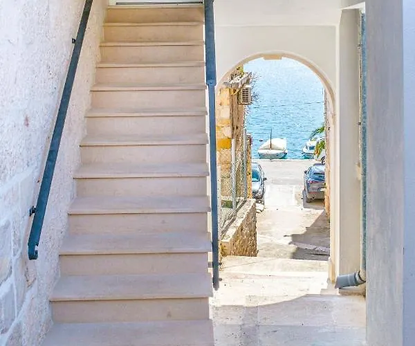 Trebotic * Milna (Brac)